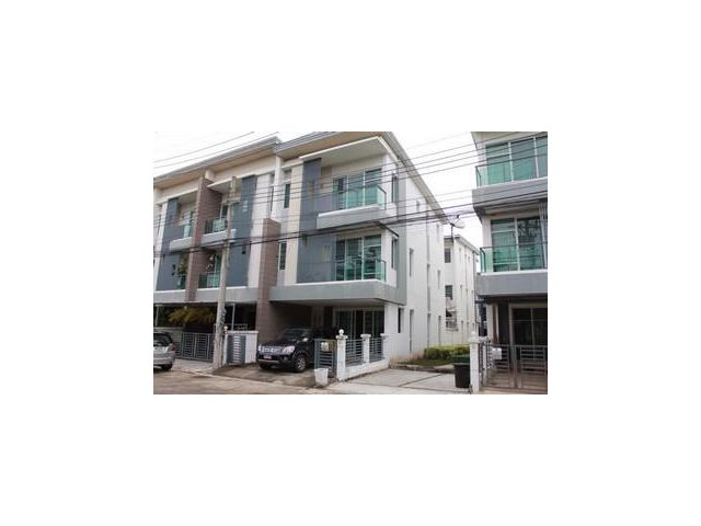 PB28 ให้เช่า ทาวน์โฮม 3ชั้น หมู่บ้าน ทาวน์อเวนิว ศรีนครินทร์ Town Avenue Srinagarindra อ่อนนุช 68 ห้องริม หน้าบ้านเป็นสว