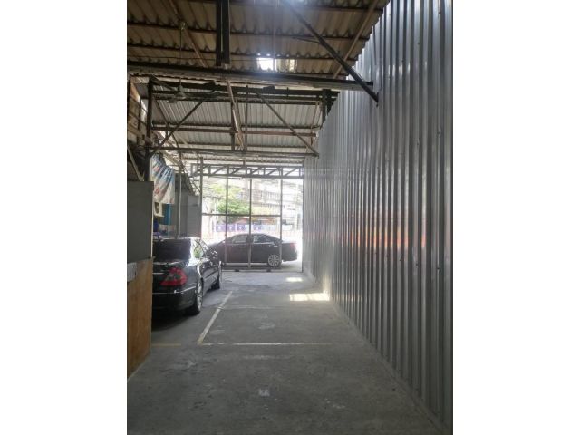 ให้เช่าโชว์รูมพร้อมออฟฟิศริมถนนลาดพร้าว ย่านลาดพร้าว 192 ตร.ม ราคา 80,000 บาท เขตวังทองหลาง หน้ากว้าง 16 เมตร