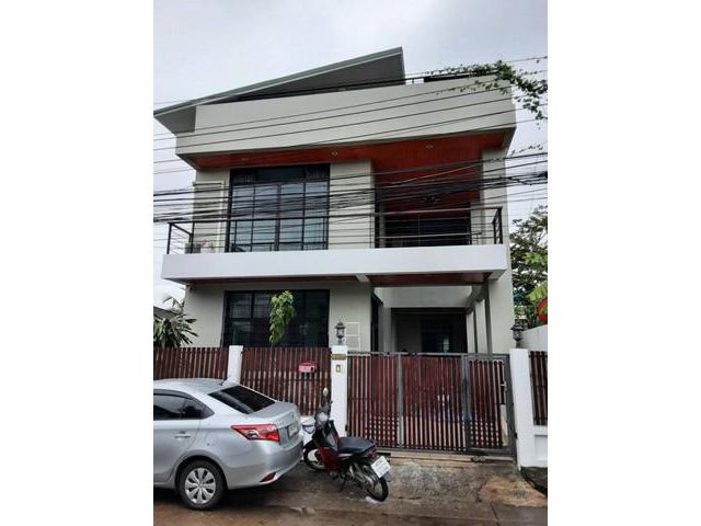 บ้าน สไตล์โมเดิร์น หมู่บ้านสัมมากร ซอยรามคำแหง110