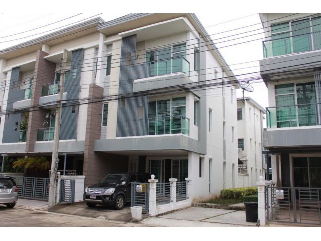 ทาวน์โฮม 3ชั้น หมู่บ้านทาวน์อเวนิว