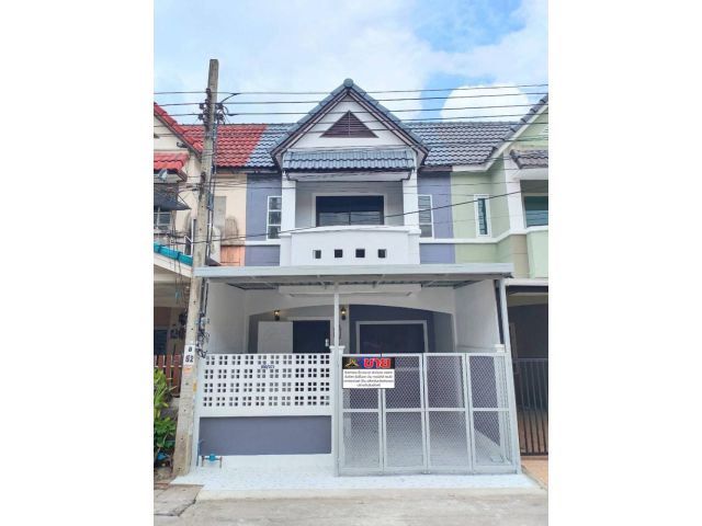 ทาวน์เฮ้าส์ 2 ชั้น #หมู่บ้านสวีทโฮม ถนนเมน ต้นโครงการ ตกแต่งใหม่ พร้อมอยู่ ต่อเติมครัวเคาน์เตอร์ ถนนโครงการกว้าง 8 เมตร