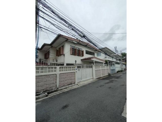 ให้เช่าบ้าน 2 ชั้น 40 ตรว. 4 ห้องนอน สุขุมวิท49