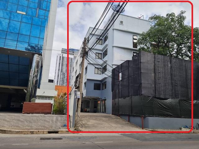 เอกมัย 5ชั้น 25นอน ร.ร.นานาชาติ ทองหล่อ  15คัน