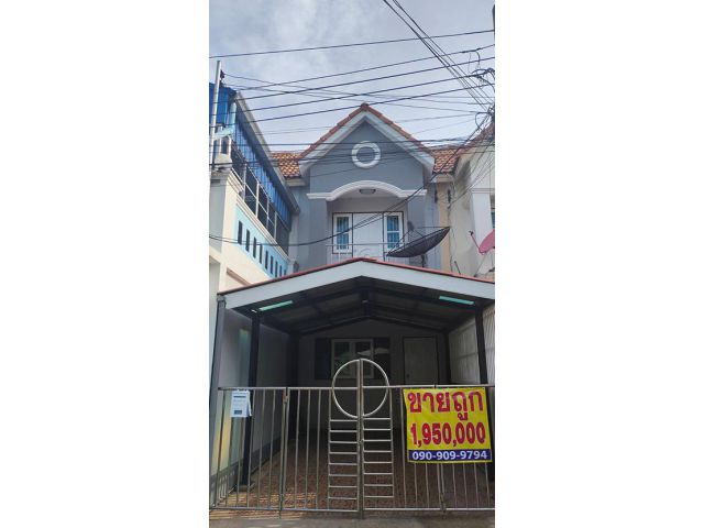 ขายถูก ทาวน์เฮ้าส์ 2 ชั้น ในซอยทรัพย์บุญชัย 19 ใกล้ BTS สถานีแพรกษา สนใจโทร 090 909 9794