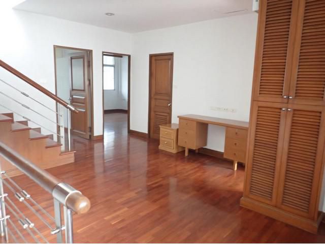 4 story Townhouse near BTS Sala daeng