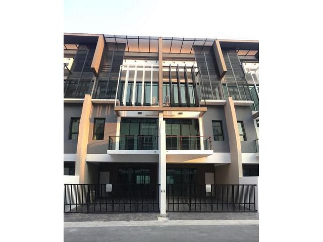 ขายบ้านสุขุมวิท 50 Townhouse  Blesstown 280 ตรม.