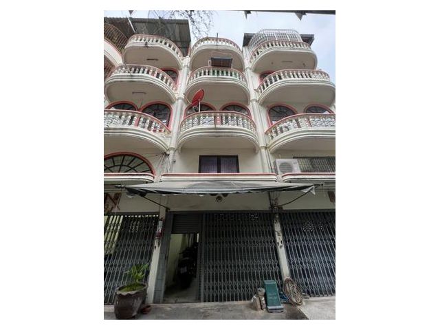 ตึกแถว 3 ชั้น เนื้อที่ ซอยเทอดไท 33 เขตธนบุรี กทม