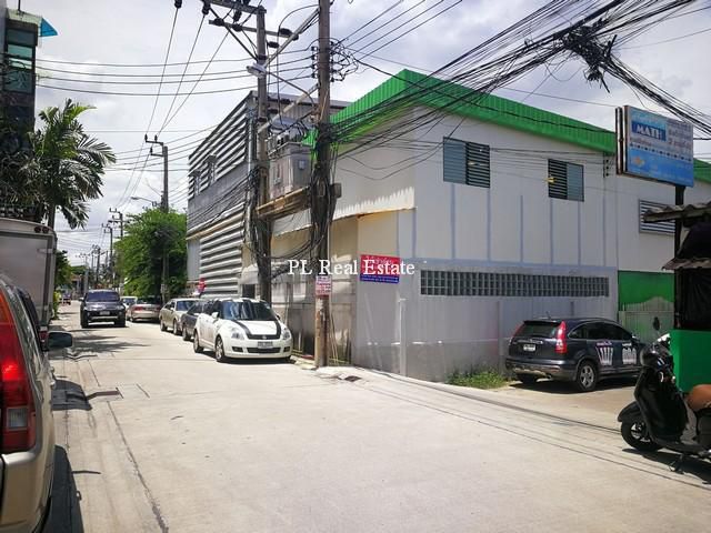 โรงงาน ขนาดพื้นที่ 100 ตรว.  ย่าน ลาดพร้าว 71