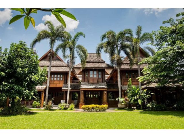 The luxurious teak resort for sale in Chaing Mai