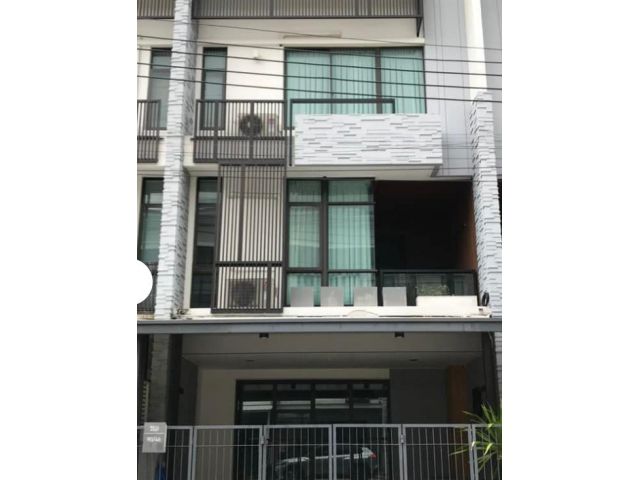ให้เช่าทาวน์โฮม3 ชั้น เพลกซ์บางนา  กม5