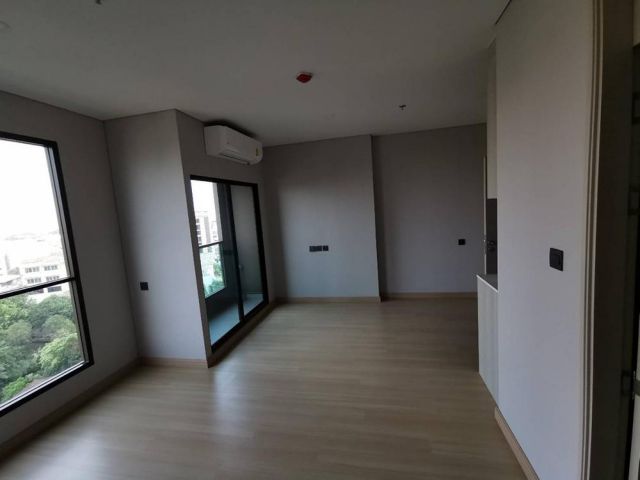 ขายคอนโดลุมพินีพาร์ค พหล 32 ห้องสตูดิโอ ติดรถไฟฟ้า BTS เสนานิคม สนใจโทร 083 701 9889