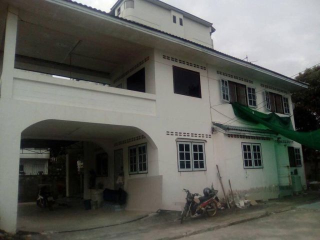 ขายบ้านเดี่่ยวพร้อมทีดิน เขตสวนหลวง กทม.(อ่อนนุช 46)
