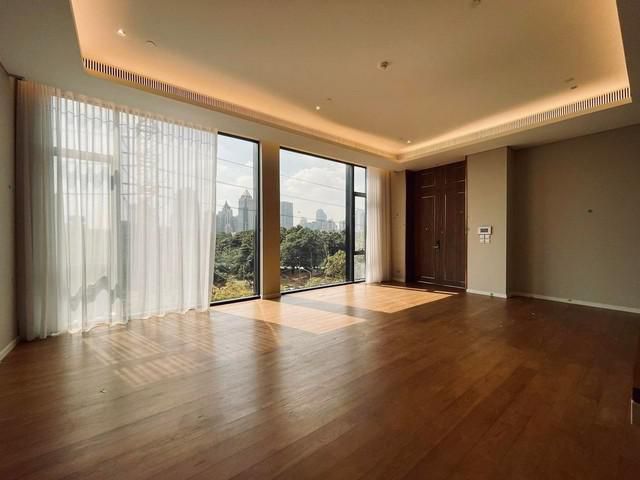 Sindhorn Lumpini Condominium near BTS Ratchadamri