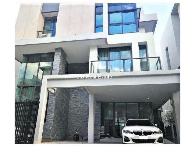 ขายบ้านเดี่ยว3ชั้น  บ้านกลางเมือง คลาสเซ่ เอกมัย