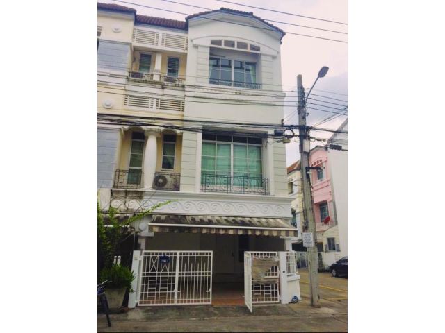 ให้เช่าทาวน์โฮมบ้านกลางเมืองลาดพร้าว-โยธินพัฒนา