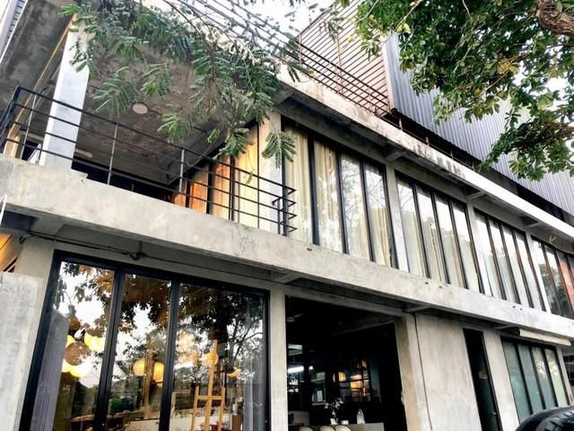 ให้เช่าอาคารสำนักงาน 3 ชั้น มีลิฟท์ พร้อมบ้านไม้ 1หลัง รัชดาภิเษกซอย32 ใกล้รถไฟฟ้าMRTลาดพร้าว