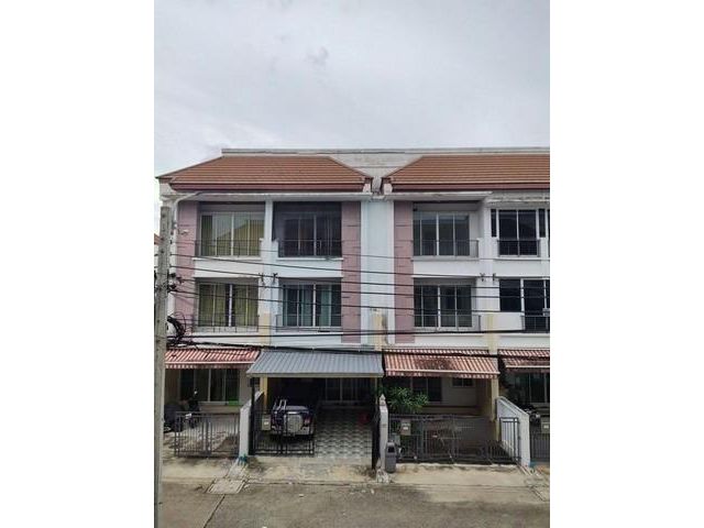 ทาวน์โฮม 3ชั้น ย่านลาดพร้าว