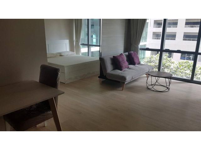 The Room Sukhumvit21 near BTS Asoke