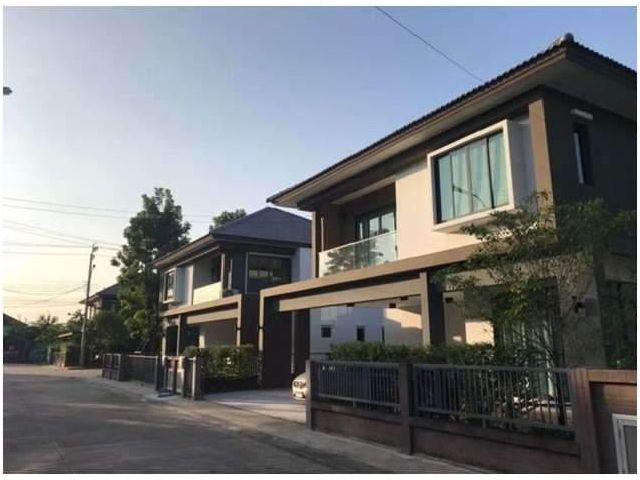 ให้เช่าบ้านเดี่ยว 2 ชั้น พื้นที่ใช้สอย 261 ตร.ม. 4 ห้องนอน 3 ห้องน้ำ  หมู่บ้านเอชเคปซีรีน บางนา-สุขาภิบาล2 ใกล้มอเตอร์เว