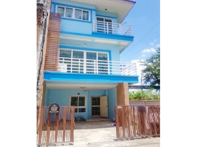 BTS คปอ. พหลโยธิน 67-75 โฮมทาวน์ 3ชั้น 33ตรว. 200ตรม. ม.นอร์ทกรุงเทพ