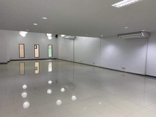 ให้เช่าพื้นที่ออฟฟิศและโชว์รูม 140 ตรม. ย่านวิภาวดีรังสิต ราคา 50,000 บาท เขตจตุจักร ดินแดง ใกล้MRTlสวนจตุจักร BTSหมอชิต