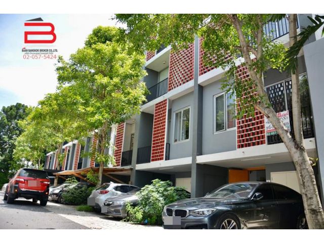 ทาวน์โฮม 3.5 ชั้น หลังริม หมู่บ้าน ไซมิส บลอสซั่ม แอท แฟชั้น เนื้อที่ 26.8 ตรว. ถนนรามอินทรา เขตคันนายาว