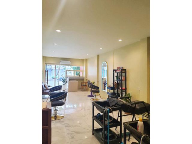BTS เอกมัย ทองหล่อ ร้านติดถนน หน้าร้านหัวมุม