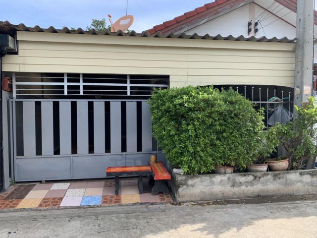 ขายทาวน์เฮ้าส์บ้านโป่ง ราคาถูก สภาพดี ใกล้บิ๊กซีบ้านโป่ง