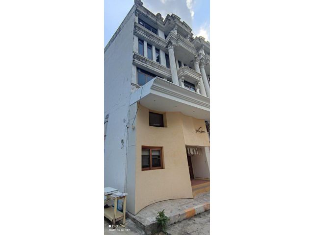 Commercial building for sale with tenant in Ekkamai sukhumvit63