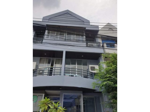 ให้เช่าทาวน์โฮม 3 ชั้น  ถนนศรีวรา ทาวน์อินทาวน์