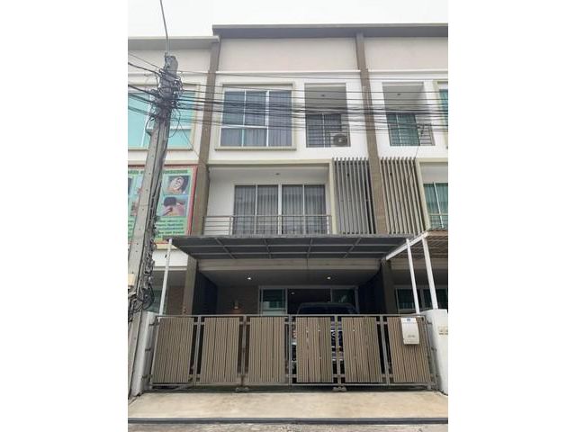 ให้เช่าโฮมออฟฟิศ3ชั้น ลุมพินีทาวน์ ติดMRT ลาดพร้าว