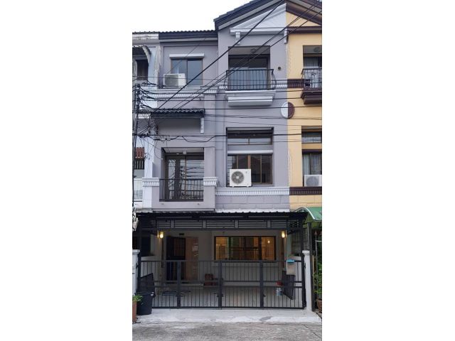 ให้เช่าทาวน์โฮมบ้านกลางเมือง เหม่งจ๋าย -ลาดพร้าว 80 *** ทำออฟฟิศจดทะเบียนได้