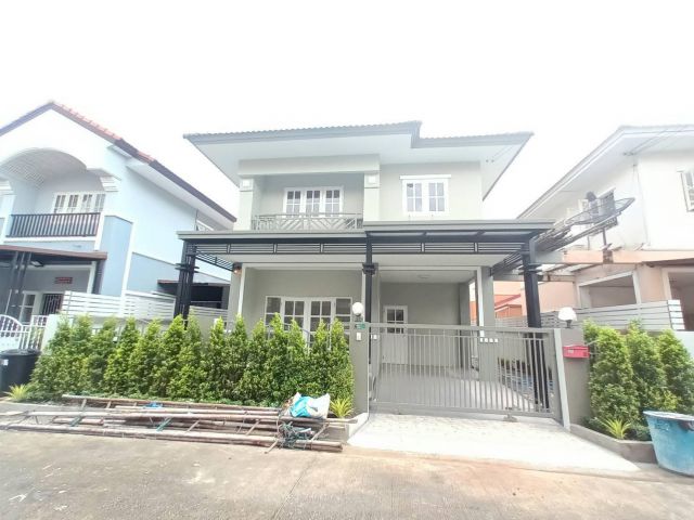 บ้านแฝด 2 ชั้น #หมู่บ้านบุรีรมย์ ต้นโครงการ แต่งสวย พร้อมอยู่ ด้านข้างพื้นที่จัดสวนที่นั่งเล่น พร้อมเปลี่ยนสุขภัณฑ์ใหม่
