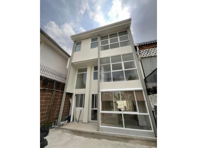 ให้เช่าทาวน์โฮม 3ชั้น สร้างใหม่ถนนพระราม 9 ซอย 41