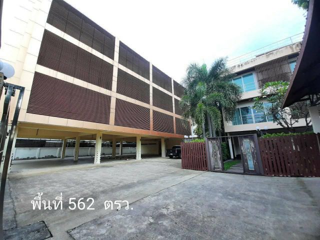 ขาย #ที่ดินพร้อมบ้านเดี่ยว 3 ชั้นและอาคารสำนักงาน 4 ชั้นพร้อมสระว่ายน้ำ จอดรถ 25-28 คัน - มีสระว่ายน้ำ 2 ระบบ ขนาด 4×12