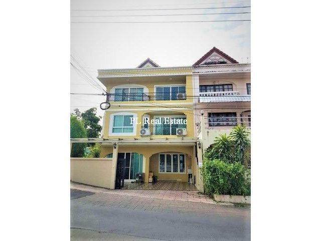 ขายบ้านทาวน์โฮม3ชั้นหมู่บ้านผาสุก พัฒนาการ 65