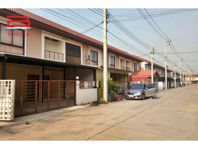 ทาวน์เฮาส์ หมู่บ้าน ออมธนา บางบัวทอง-ไทรน้อย เนื้อที่ 29.3 ตรว. ถนนกาญจนาภิเษก อ.ไทรน้อย จ.นนทบุรี