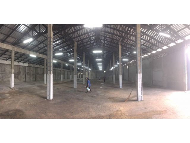 ให้เช่าโกดัง คลังสินค้า โรงงาน ถนนสุขุมวิท สถานีรถไฟฟ้าแบริ่ง ใกล้แยกบางนา ใกล้ไบเทคบางนา เซ็นทรัล พื้นที่ 1,000 ตร.ม.