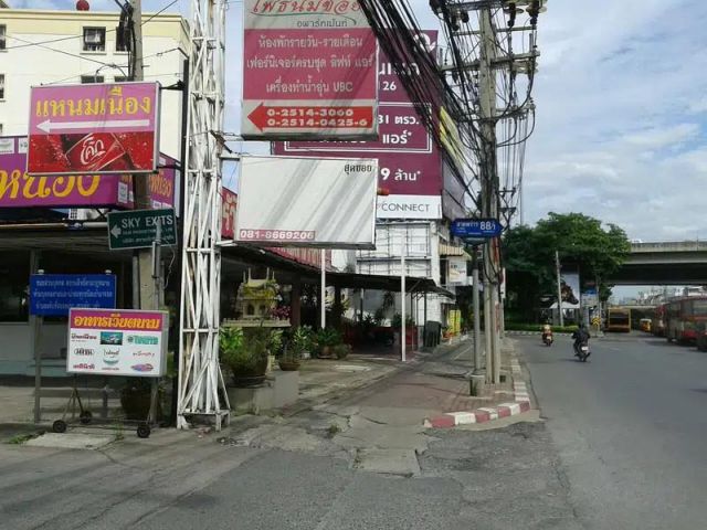 ขายที่ดิน 300 ตร.ว ย่านเลียบด่วน ลาดพร้าว