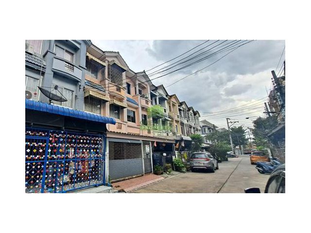 หมู่บ้านรินรดา อ่อนนุช 46 ขายด่วน ทาวน์โฮม 3 ชั้น เนื้อที่ 17.10 ตร.ว ต่อเติมครบ พร้อมอยู่
