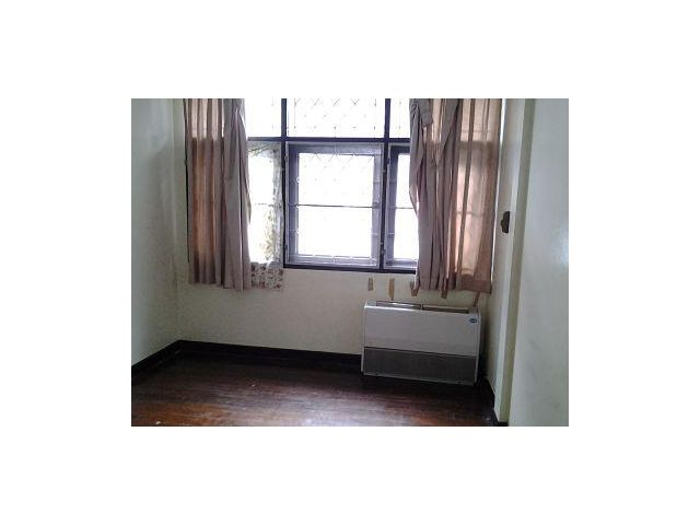 SALE OLD TOWN HOUSE 2 STOREY 2 BED with security guards