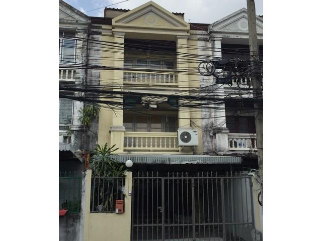 ให้เช่าทาวน์โฮม 3 ชั้น ซอยลาดพร้าว 41