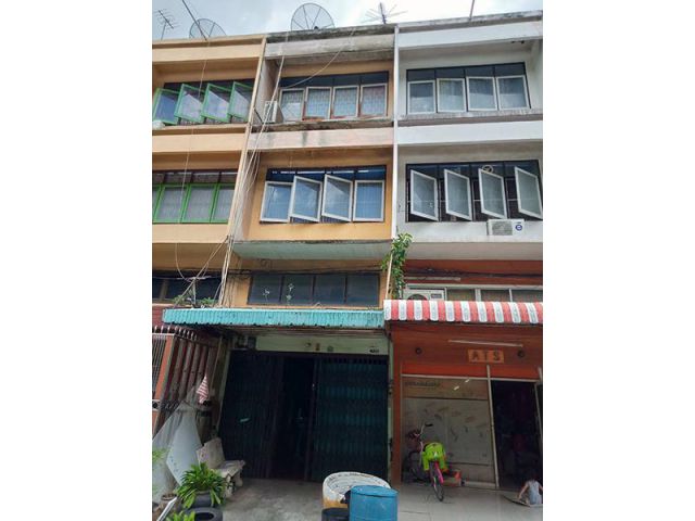 ขายอาคารพานิชย์ 3ชั้นครึ่ง 1คูหา มีที่จอดรถ ใกล้ตลาดยิ่งเจริญ สะพานใหม่ สนใจโทร 095 945 4644
