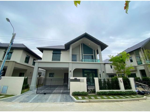HS0518 ขายบ้านเดี่ยว 2 ชั้น ย่านศรีนครินทร์-บางนา  บางกอก บูเลอวาร์ด ถนน หนามแดง-บางพลี