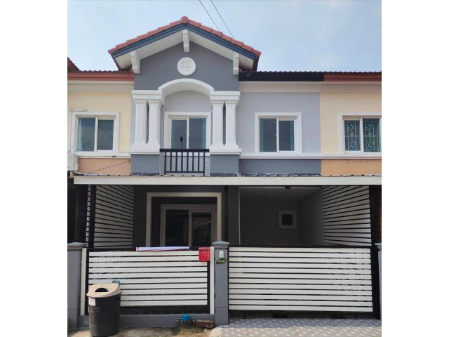 ขายทาวน์เฮ้าส์ ตกเเต่งใหม่ หมู่บ้านคอนเนค 8 ซอยมหาชัย สนใจโทร 090 909 9794