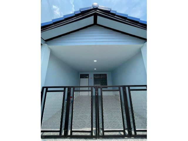 ทาวเฮ้าส์ชั้นเดียวบ้านสวยพร้อมอยู่ #หมู่บ้านอยู่เจริญ1 ลำลูกกาคลอง4​ เดินทางสะดวกได้หลายเส้นทาง ถนนลำลูกกา ถนนรังสิต