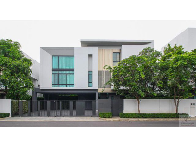 2 storey house for rent near Wellington College