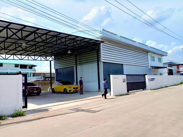 ขายโกดัง-ขายโรงงาน เนื้อที่ 400  ตร.ว. อยู่อำเภอลาดหลุมแก้วจังหวัดปทุมธานี พื้นที่ใช้สอย 600 ตร.ม. น้ำประปา ไฟฟ้า 3 เฟส