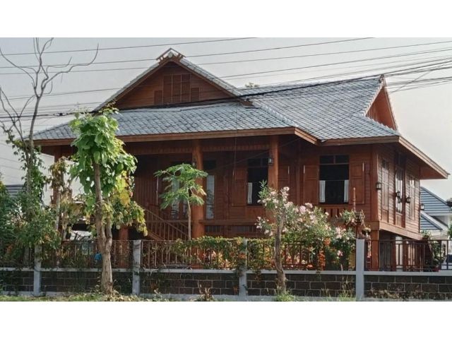 บ้านทรงไทยประยุกต์ไม้สักทองทั้งหลัง 3 ห้องนอน 4 ห้องน้ำ 134 ตารางวา
