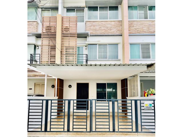 ให้เช่าทาวน์โฮมพลัส  เกษตรนวมินทร์ 3 ชั้น 3 นอน แอร์ทุกห้อง พร้อมเฟอร์ ให้เช่า 27,000 บ/ด โทร 093-9594717
